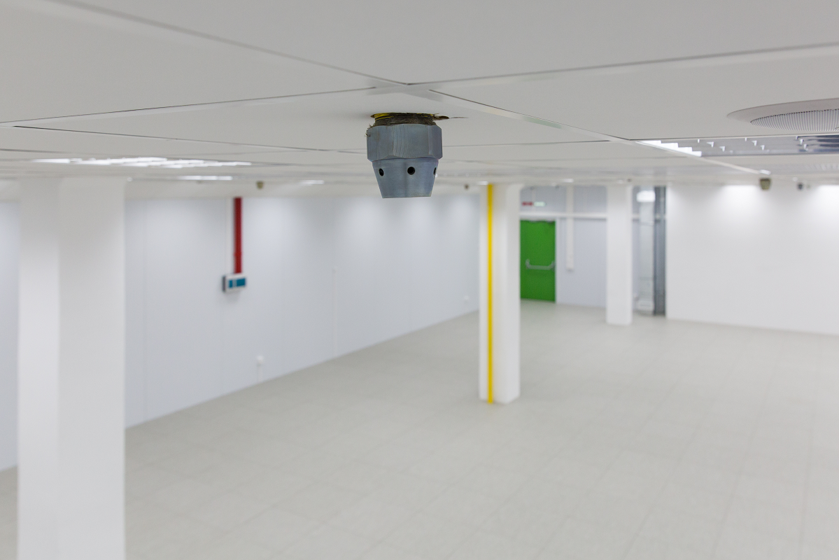 Машинные залы полностью подготовлены для установки оборудования клиентов. Охлаждение организовано по принципу «горячих и холодных» коридоров.