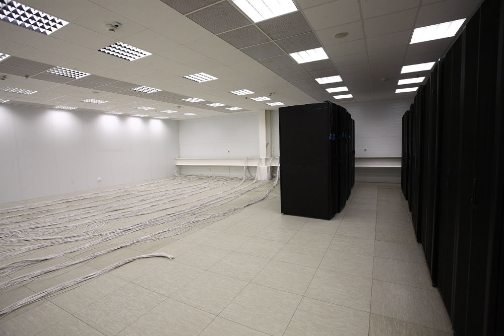 Новый машинный зал готовится к подключению новых серверных стоек